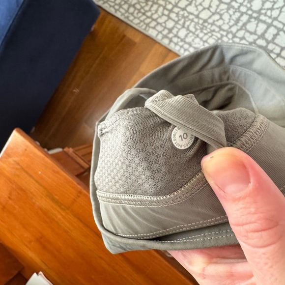 Lululemon bra size 10 - Picture 3 of 3